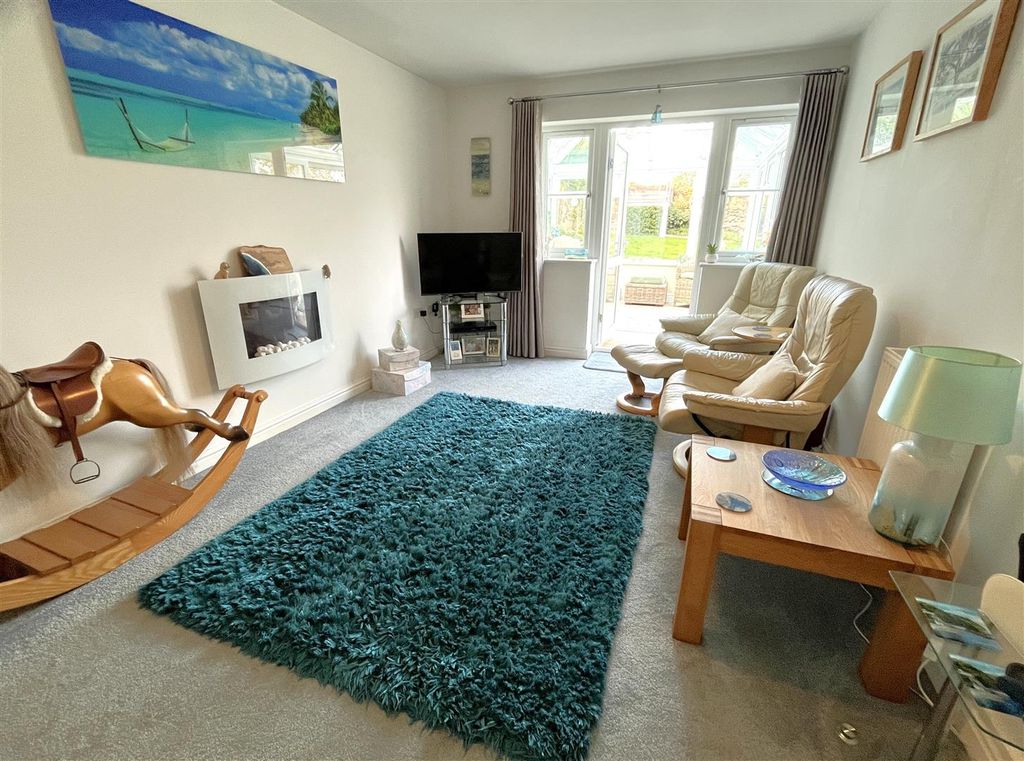 Property photo 3 of 16 Living Room (2).Jpg