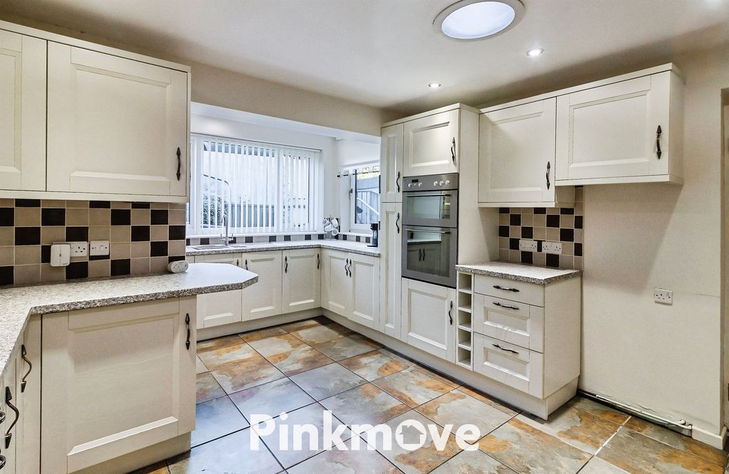 Property photo 3 of 28