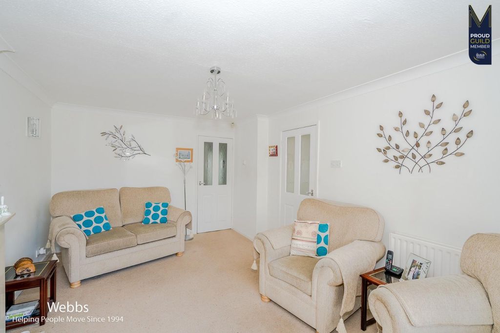 Property photo 3 of 17 Lounge