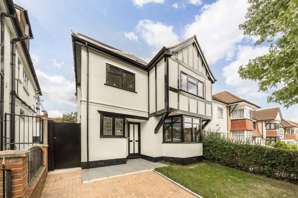 Property photo 1 of 11