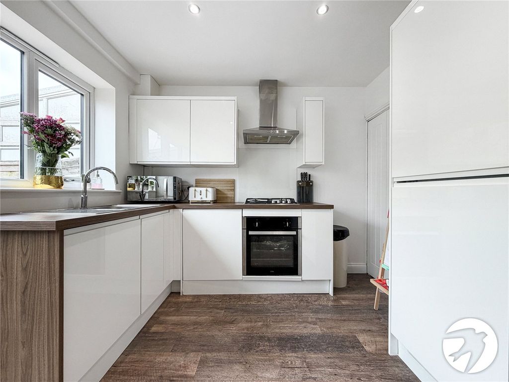 Property photo 3 of 12 Kitchen