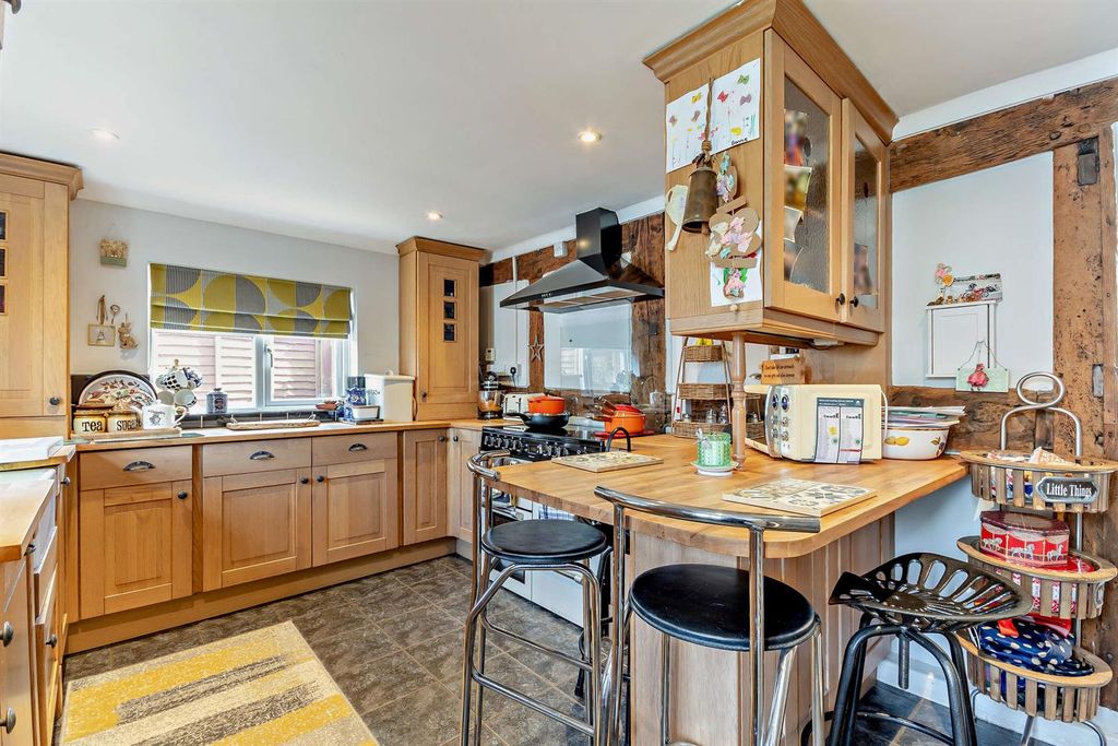 Property photo 2 of 25