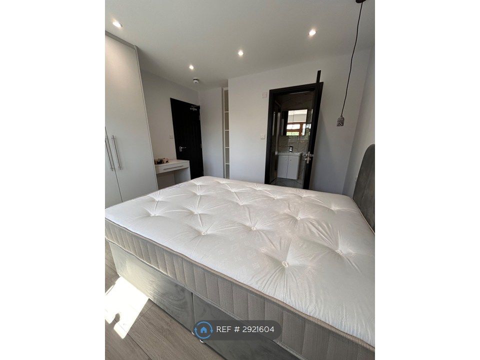 Property photo 1 of 5 Double En Suite Room
