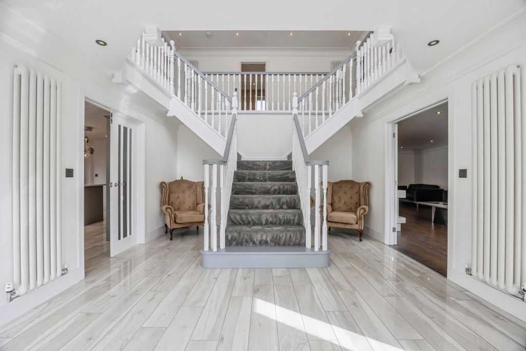 Property photo 3 of 31 Pbox-Img.Jpg