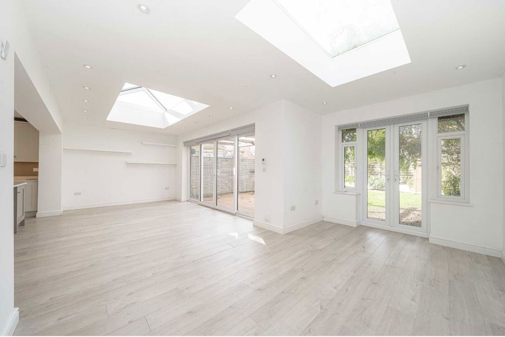 Property photo 3 of 8