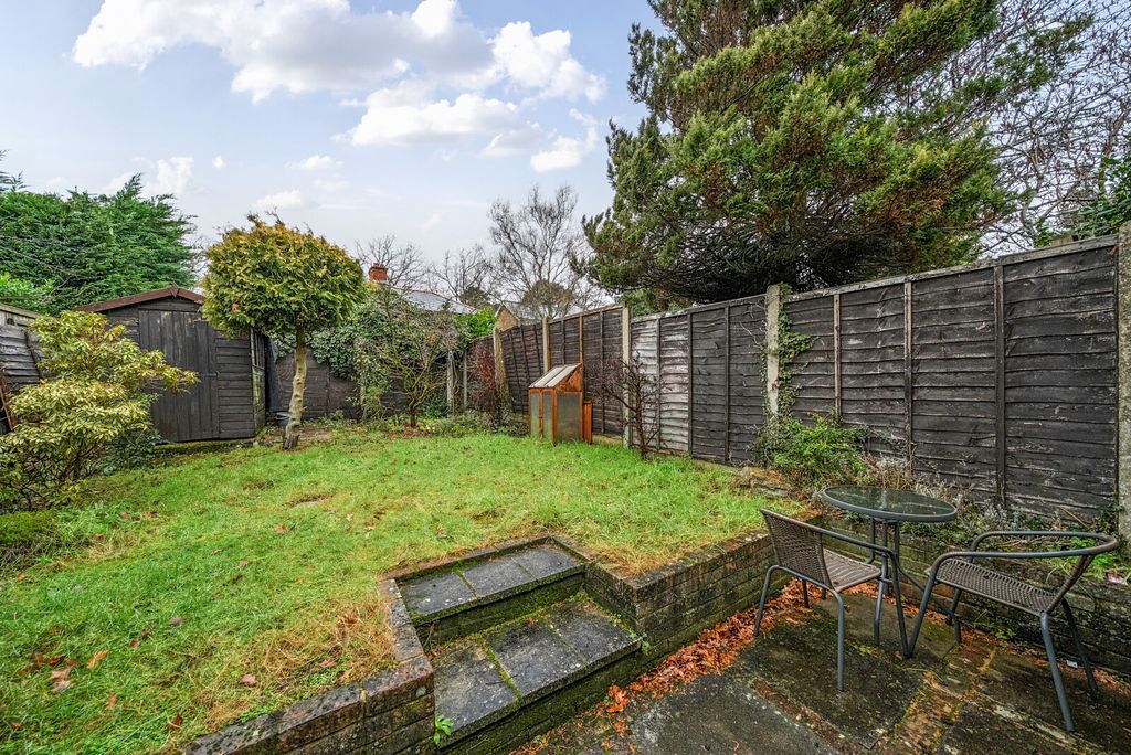 Property photo 3 of 20 1396965-10-696625...