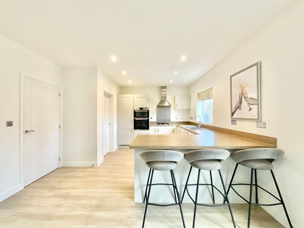 Property photo 3 of 25