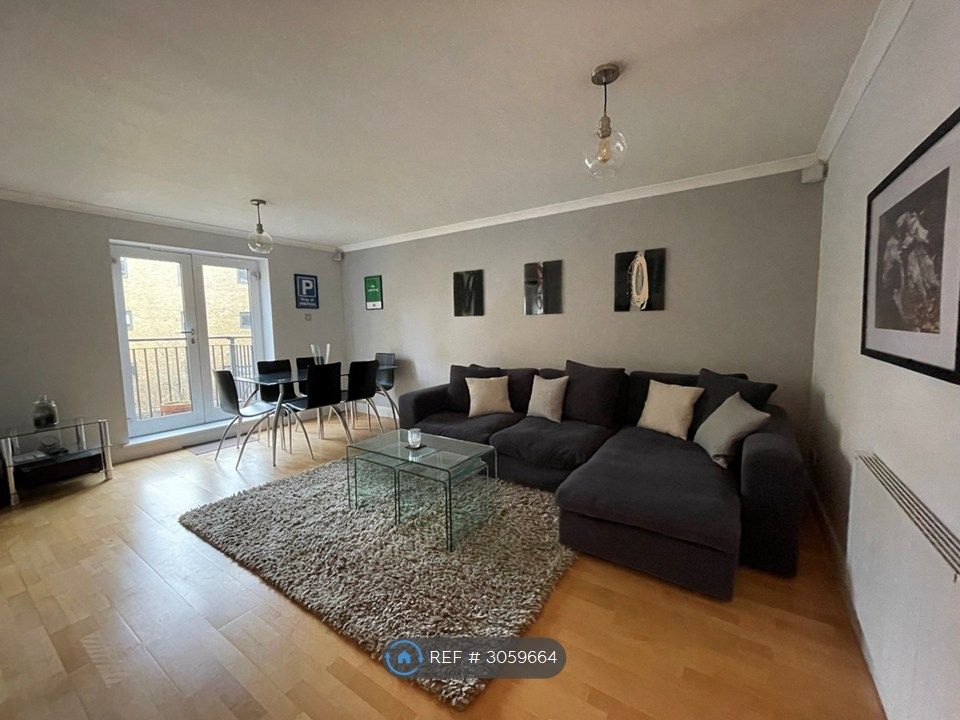 Property photo 1 of 13 Living Room