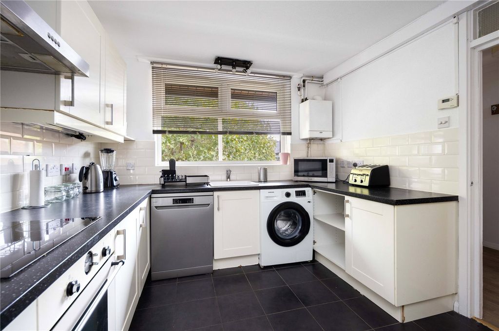 Property photo 2 of 5 Kitchen
