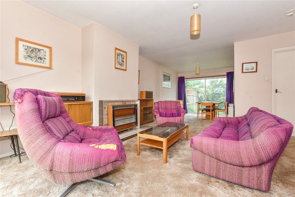Property photo 3 of 11 Lounge