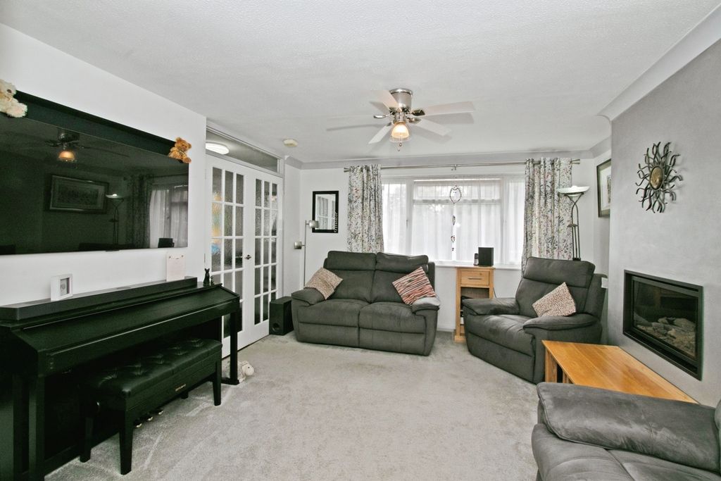 Property photo 2 of 17 Photo