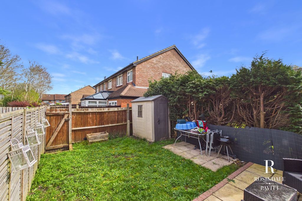 Property photo 2 of 17 Private Garden