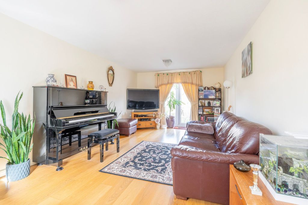 Property photo 2 of 26