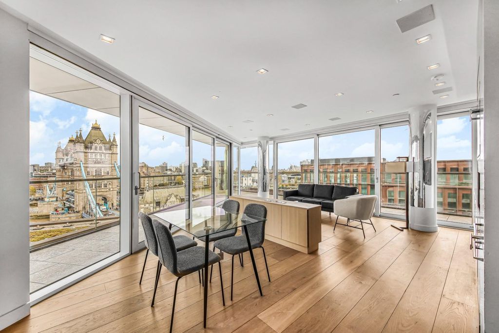 Property photo 3 of 17 Reception1 (2).Jpg