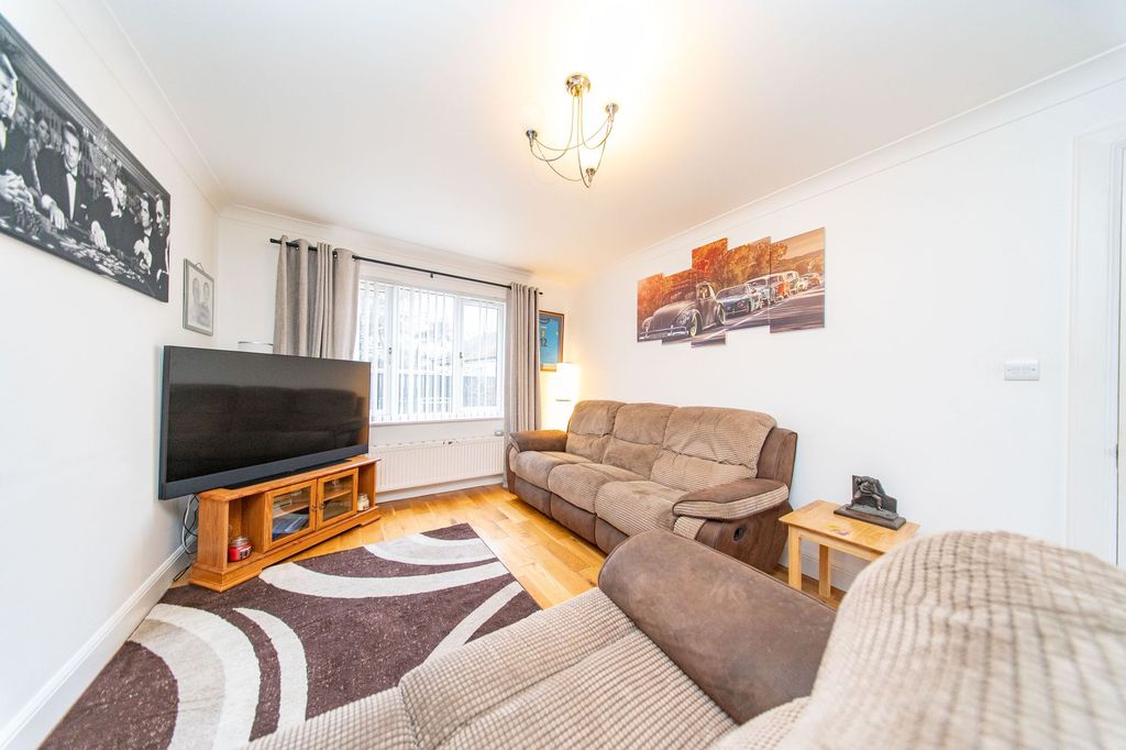 Property photo 2 of 35 Lounge