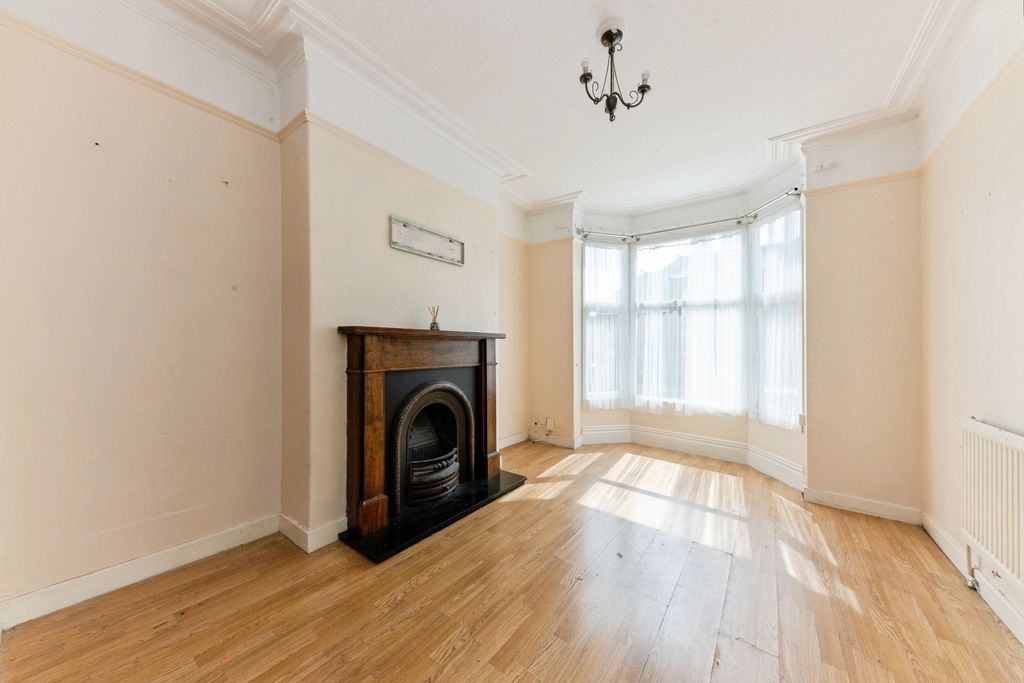 Property photo 3 of 17 Living Room
