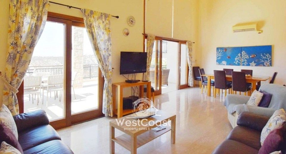 Property photo 2 of 27