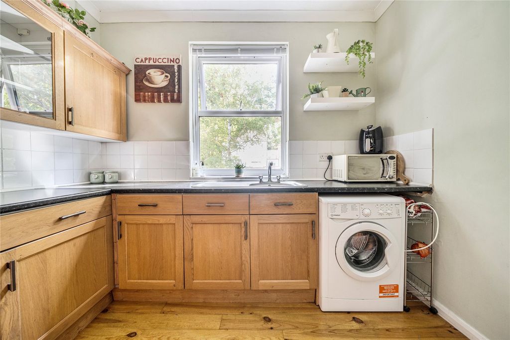 Property photo 3 of 19 Kitchen