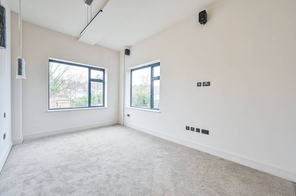 Property photo 3 of 8
