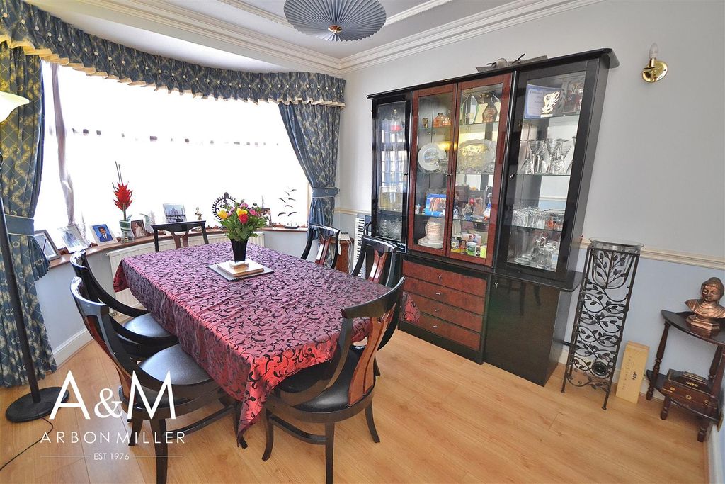 Property photo 3 of 16 Dining Room