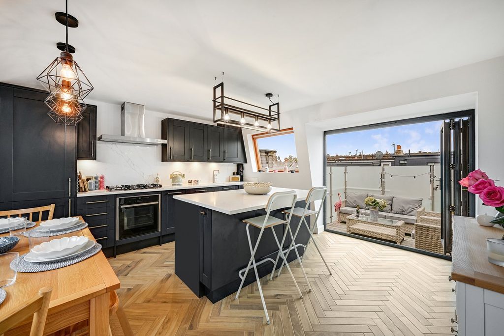 Property photo 1 of 13 Kitchen / Dining