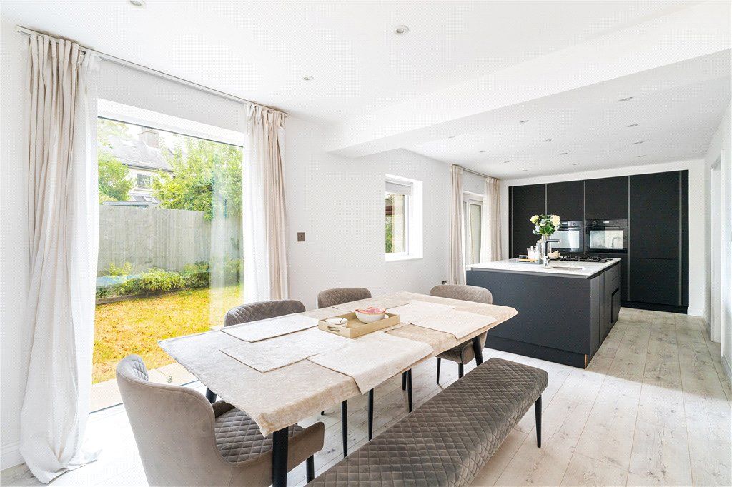 Property photo 3 of 19 Dining Kitchen