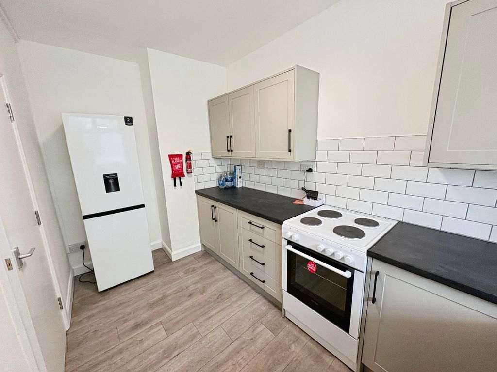 Property photo 2 of 14 Kitchen