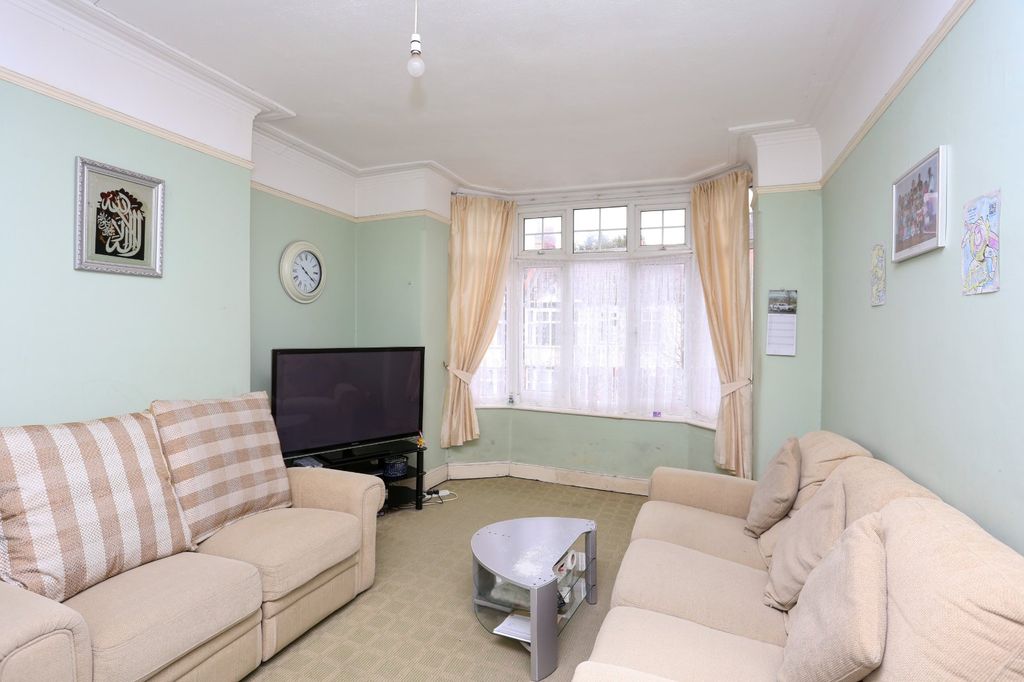 Property photo 2 of 5 Front Room