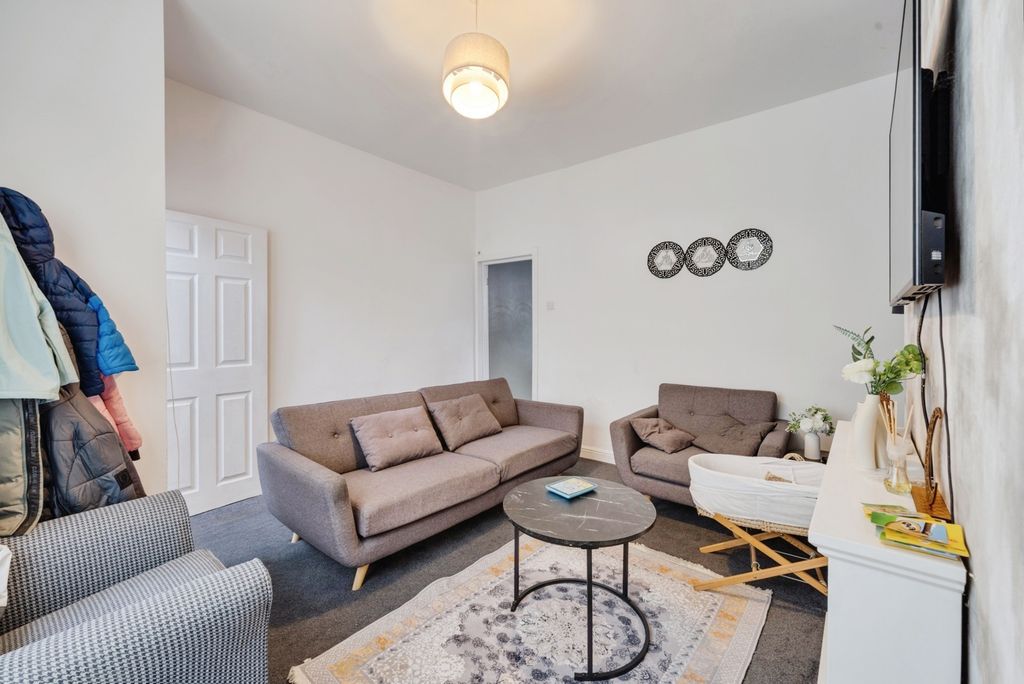 Property photo 3 of 16 Pbox-Img.Jpg