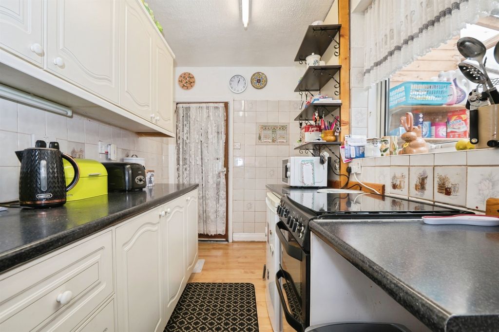 Property photo 3 of 17
