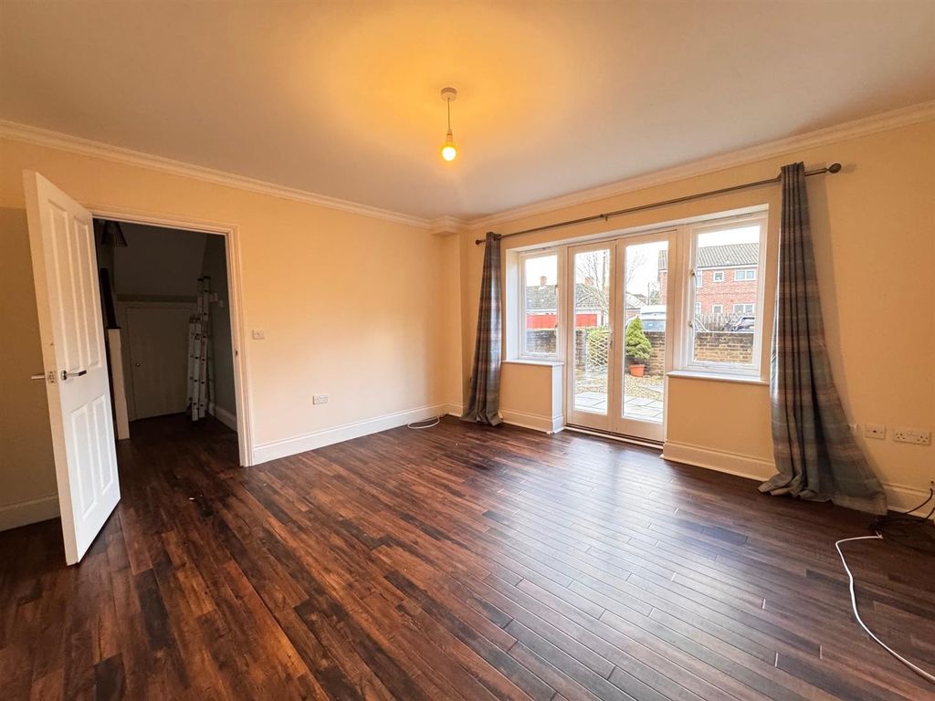 Property photo 3 of 15 Living Room