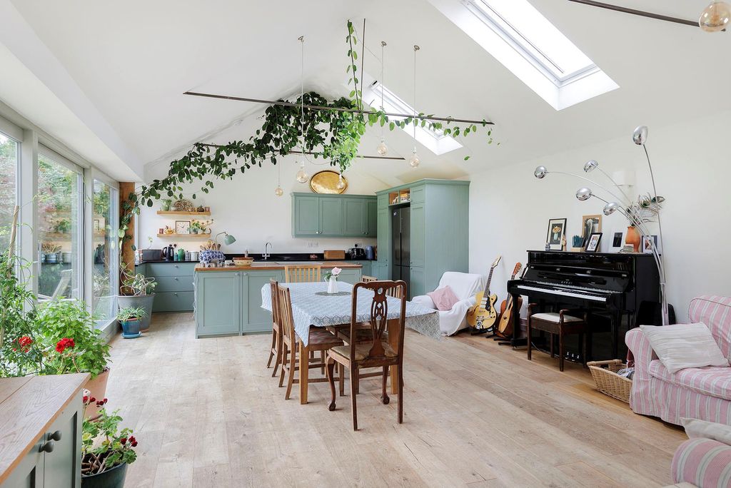 Property photo 2 of 22 Image