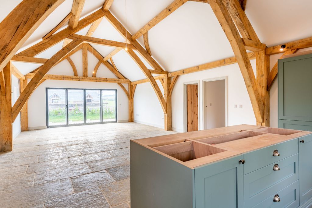 Property photo 3 of 21