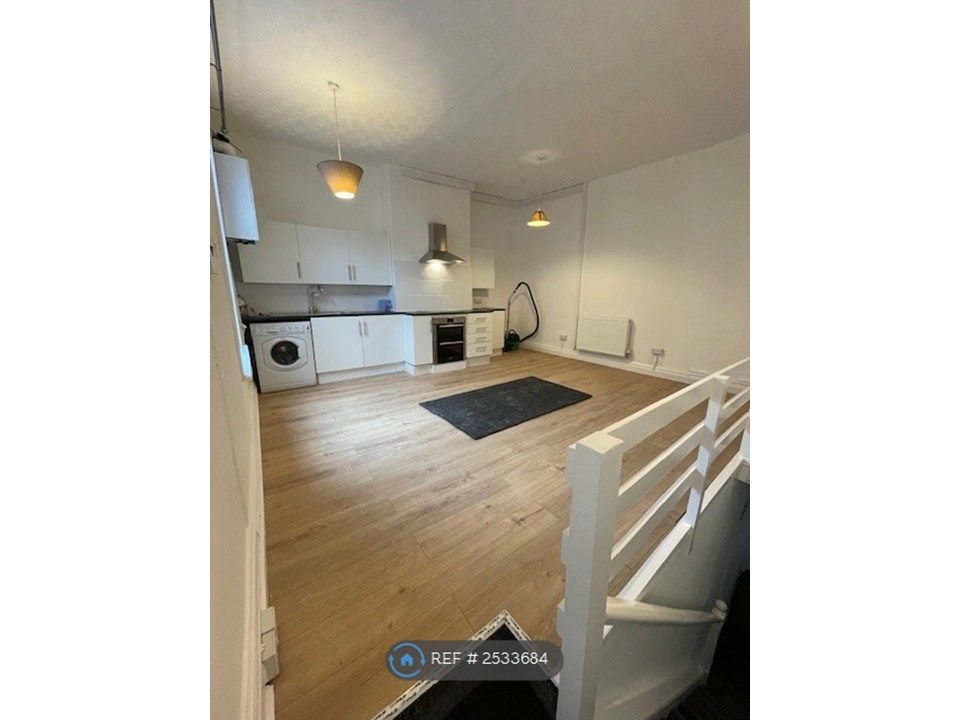 Property photo 2 of 10 Open Plan Livingroom