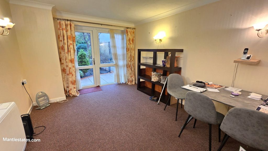 Property photo 1 of 16 1 Bedroom Flat