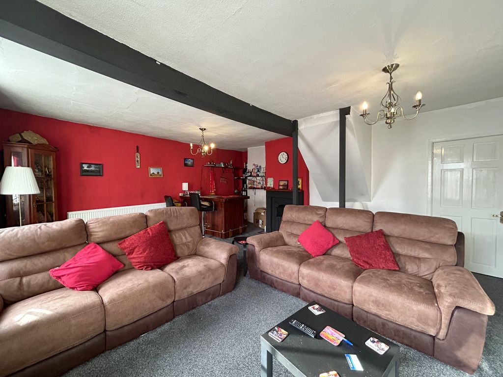 Property photo 3 of 19 Gallery