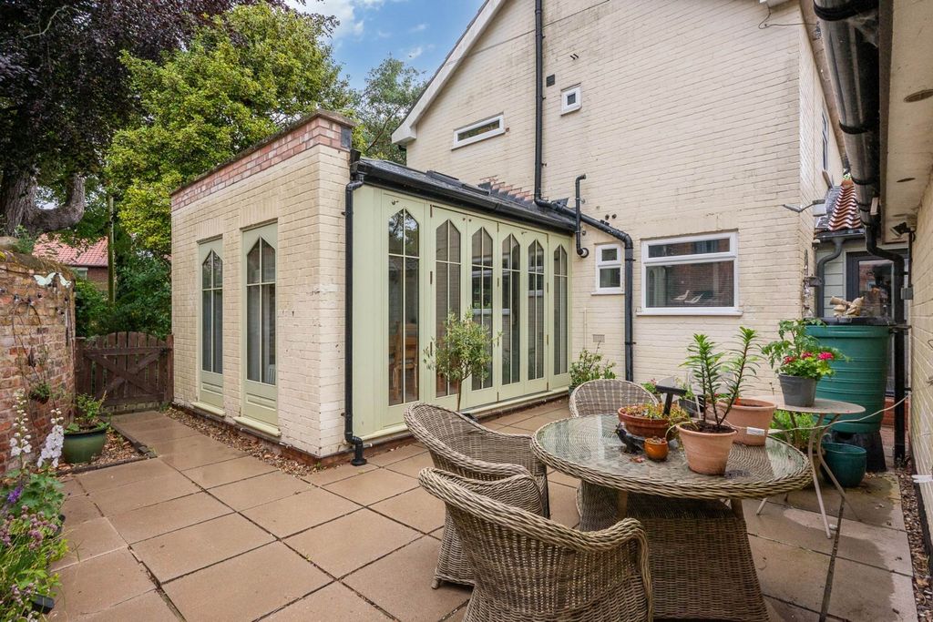 Property photo 2 of 33