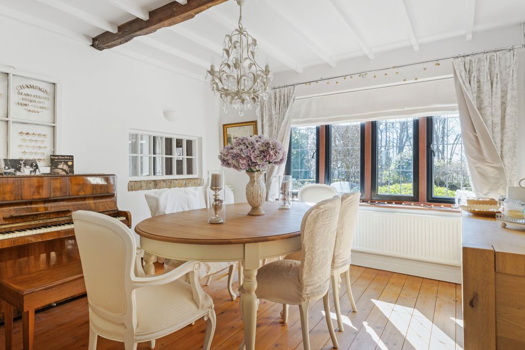 Property photo 3 of 17 Dining Room