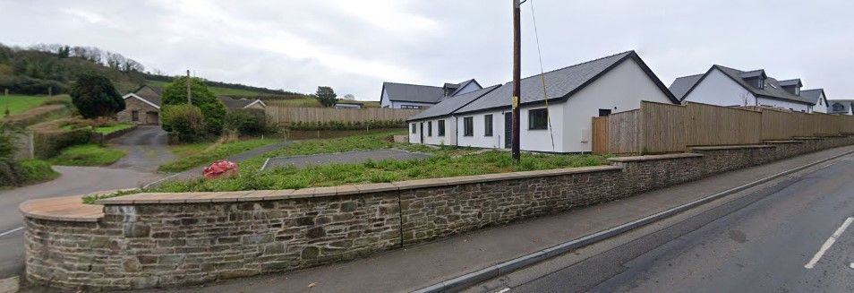 Property photo 2 of 4 Side Elevation