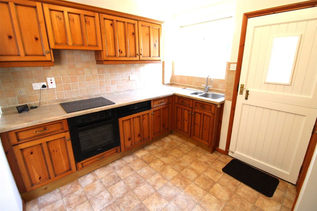 Property photo 2 of 15 Picture No. 12