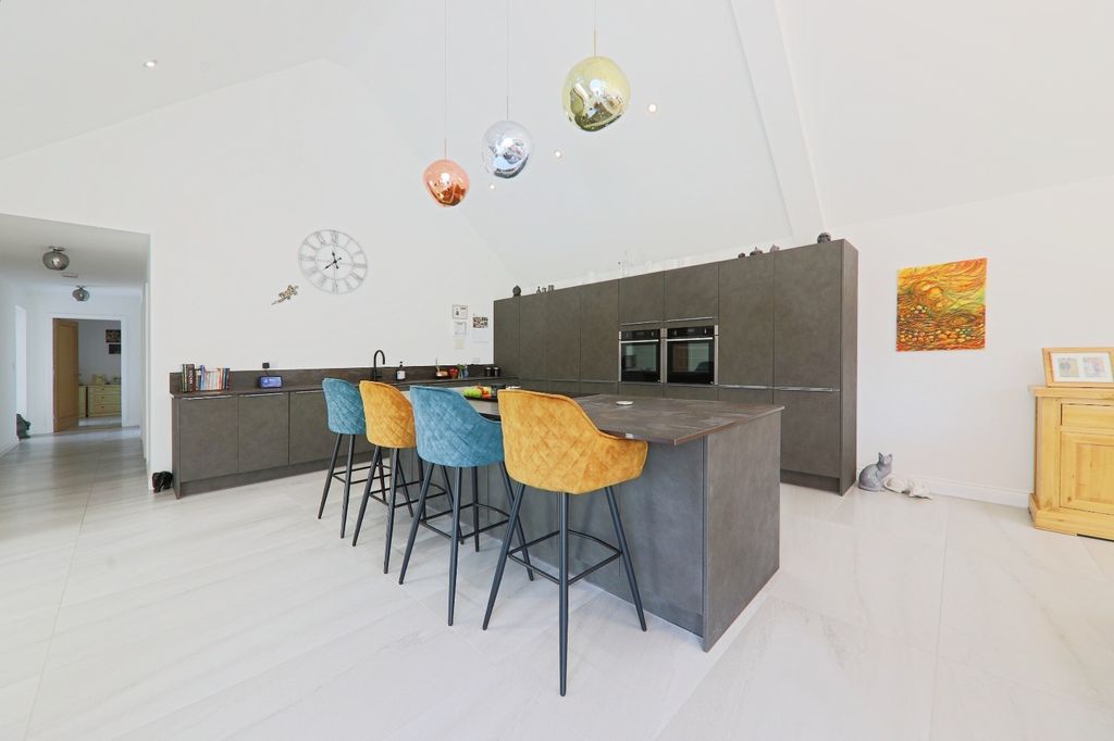 Property photo 3 of 24 4268239