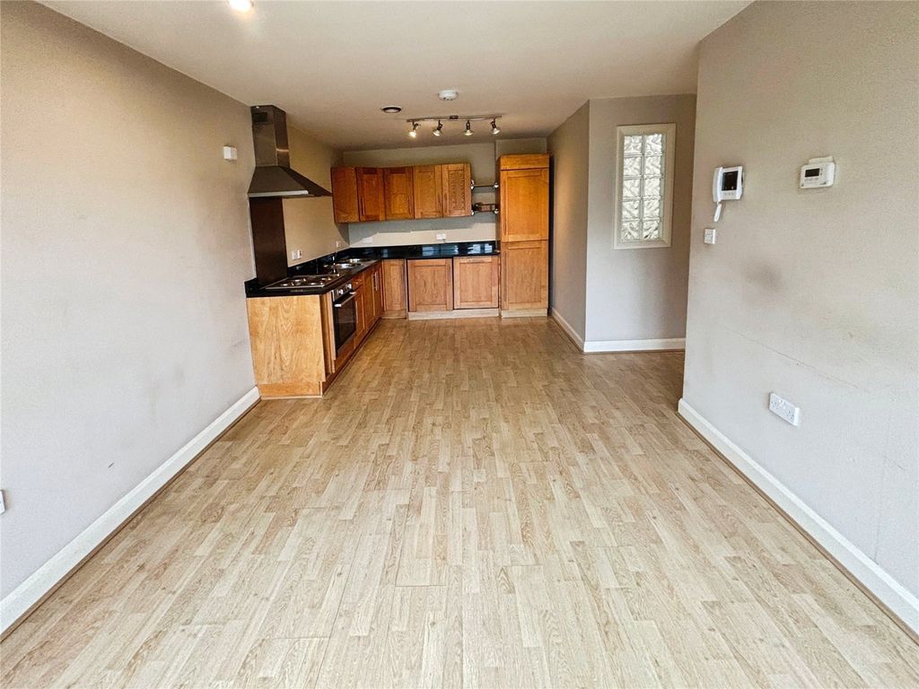 Property photo 2 of 7 Living/Kitchen