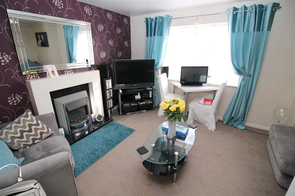 Property photo 2 of 8