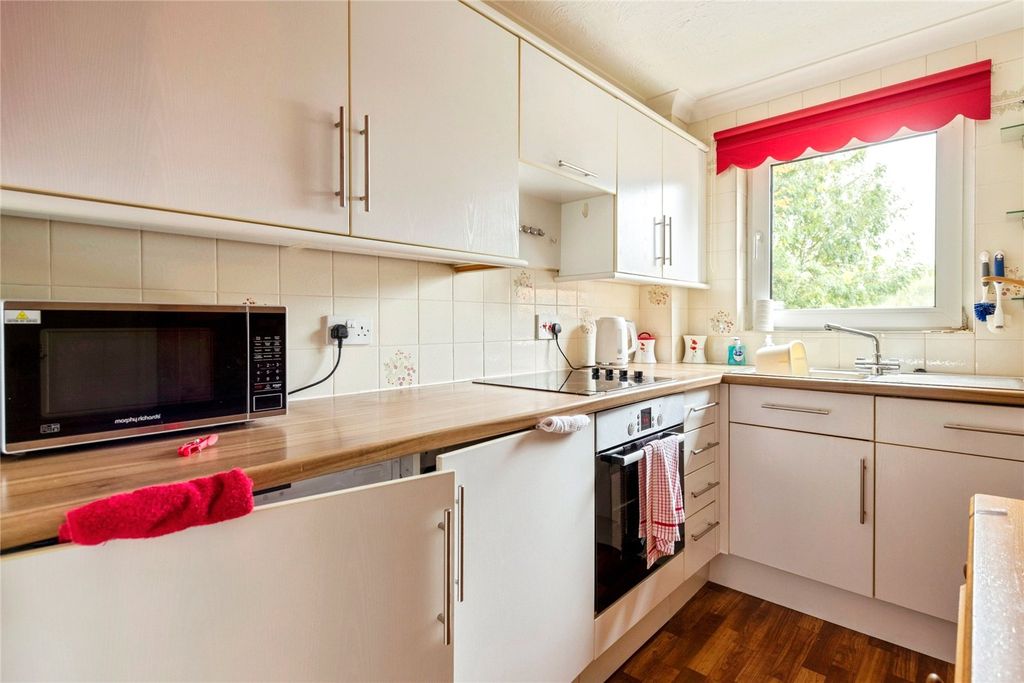 Property photo 3 of 12 Kitchen