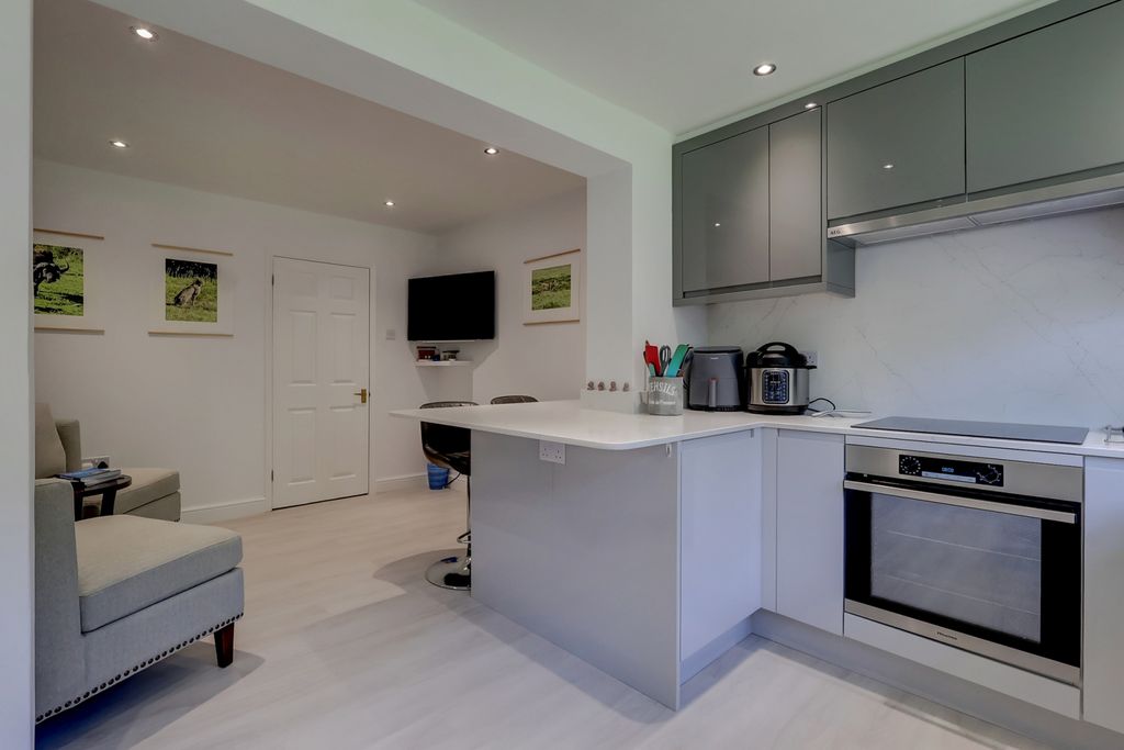 Property photo 3 of 26 Picture No. 23