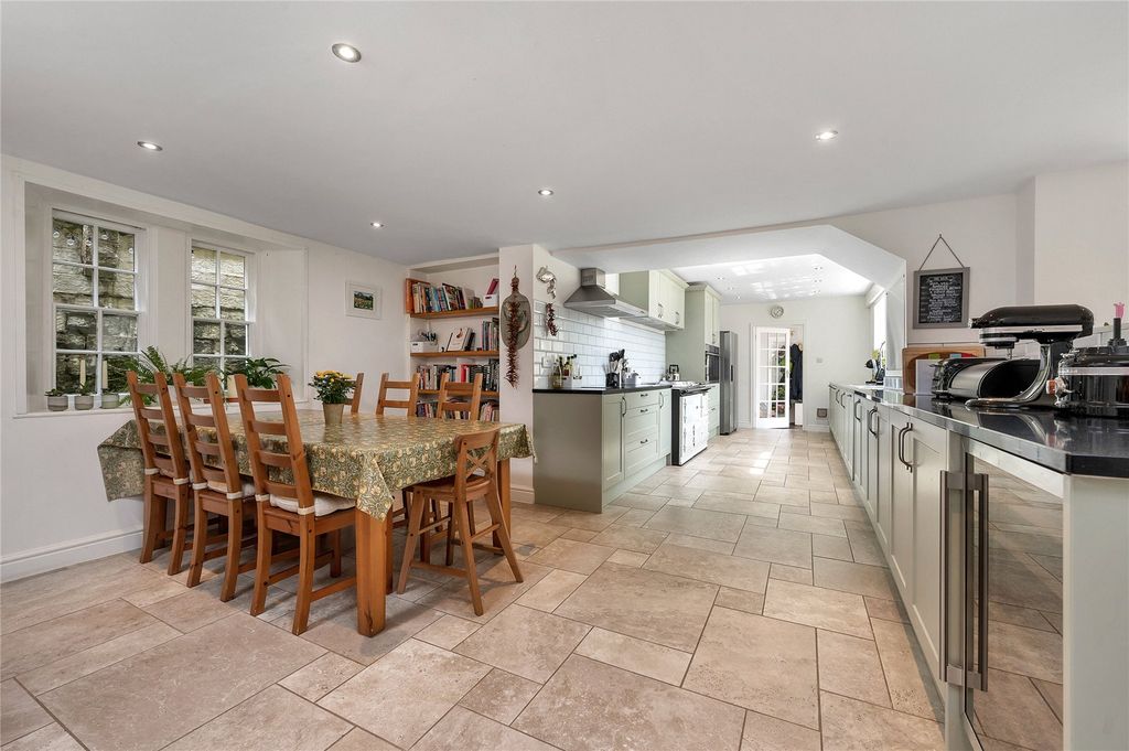 Property photo 3 of 31 Dining Kitchen