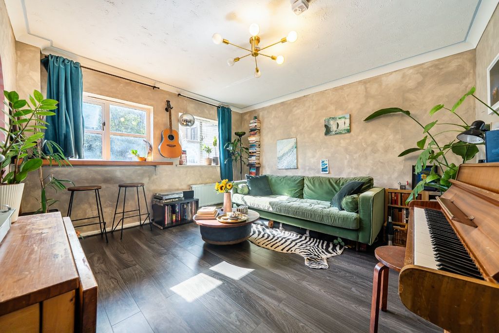 Property photo 1 of 11 5531630