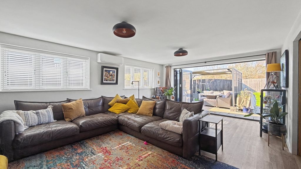 Property photo 2 of 30 4999414