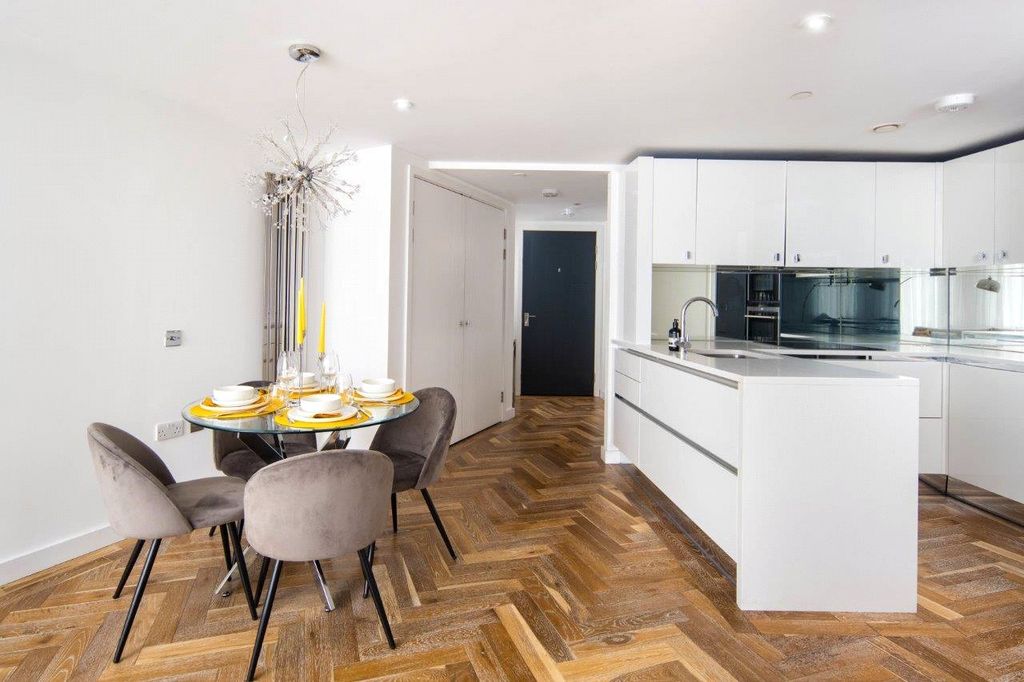 Property photo 3 of 19 Living Room/Kitchen