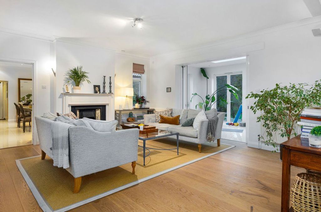 Property photo 2 of 25